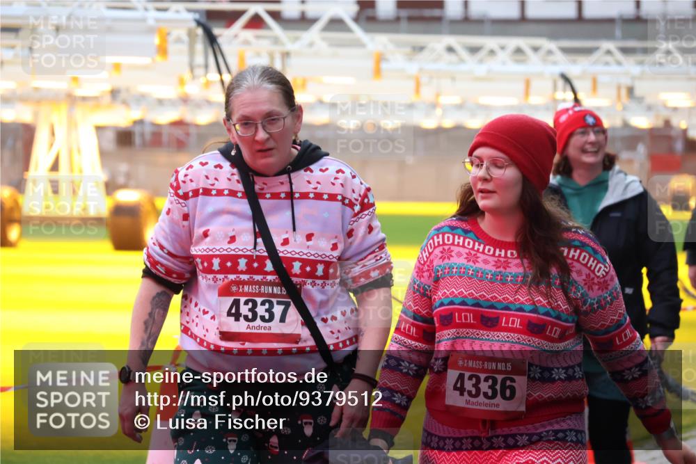 07.12.2025 - St. Pauli X-Mass-Run No. 15 Luisa Fischer http://msf.ph/oto/9379512 07.12.2025 10:35:20 Ziel 15, 4337, 15, 4336, 137, 493, 561, 578, 2422, 2639, 2857, 2863, 3389, 3390, 4147, 4149, 4276, 4277, 4309, 4310, 4316, 4317, 4336, 4337, 4443, 4779 meine-sportfotos.de