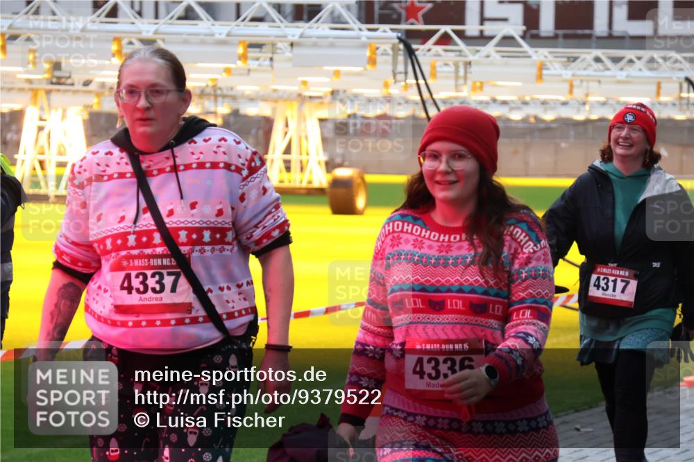 07.12.2025 - St. Pauli X-Mass-Run No. 15 Luisa Fischer http://msf.ph/oto/9379522 07.12.2025 10:35:21 Ziel 15, 4337, 441, 15, 433, 15, 4317, 137, 493, 561, 578, 2353, 2422, 2639, 2857, 2863, 3389, 3390, 4147, 4149, 4276, 4277, 4309, 4310, 4316, 4317, 4336, 4337, 4443, 4772, 4776, 4778, 4779 meine-sportfotos.de