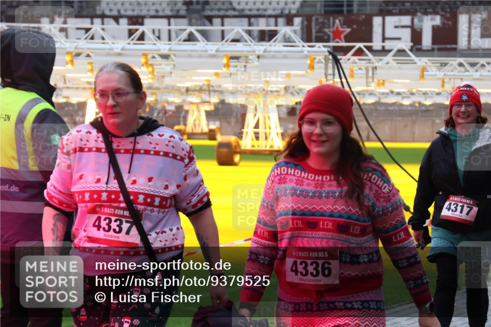 07.12.2025 - St. Pauli X-Mass-Run No. 15 Luisa Fischer http://msf.ph/oto/9379525 07.12.2025 10:35:22 Ziel 4337, 15, 4317, 15, 4336, 1, 4, 4, 4, 137, 493, 561, 578, 2353, 2422, 2857, 2863, 3389, 3390, 4147, 4149, 4276, 4277, 4309, 4310, 4316, 4317, 4336, 4337, 4443, 4772, 4776, 4778, 4779 meine-sportfotos.de