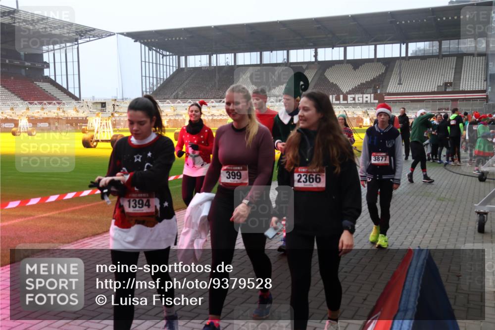07.12.2025 - St. Pauli X-Mass-Run No. 15 Luisa Fischer http://msf.ph/oto/9379528 07.12.2025 10:06:50 Ziel 1394, 399, 2366, 3877, 19, 34, 127, 148, 150, 180, 187, 424, 468, 562, 676, 805, 834, 893, 967, 969, 1119, 1369, 1479, 1480, 1788, 1832, 1937, 1946, 2756, 2757, 2894, 2968, 3093, 3172, 3196, 3213, 3232, 3330, 3333, 3534, 3535, 3536, 3537, 3812, 3814, 3857, 3859, 3970, 3971, 4235, 4236, 4237, 4246, 4251, 4459, 4657, 4665, 4670, 4672, 4676, 4677, 4736, 4739 meine-sportfotos.de