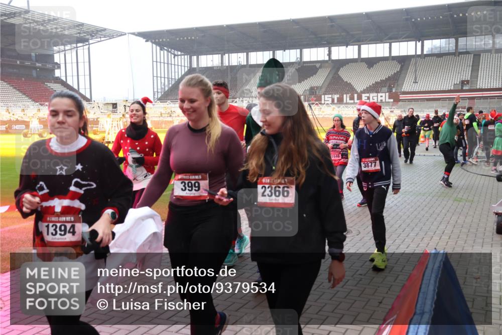 07.12.2025 - St. Pauli X-Mass-Run No. 15 Luisa Fischer http://msf.ph/oto/9379534 07.12.2025 10:06:51 Ziel 1394, 399, 2366, 1946, 3877, 34, 127, 148, 150, 180, 187, 424, 468, 562, 676, 805, 834, 893, 967, 969, 1119, 1369, 1479, 1480, 1788, 1832, 1937, 1946, 2756, 2757, 2894, 2968, 3093, 3172, 3196, 3213, 3232, 3330, 3333, 3534, 3535, 3536, 3537, 3812, 3814, 3857, 3859, 3970, 3971, 4235, 4236, 4237, 4246, 4251, 4459, 4657, 4665, 4670, 4672, 4676, 4677, 4736, 4739 meine-sportfotos.de