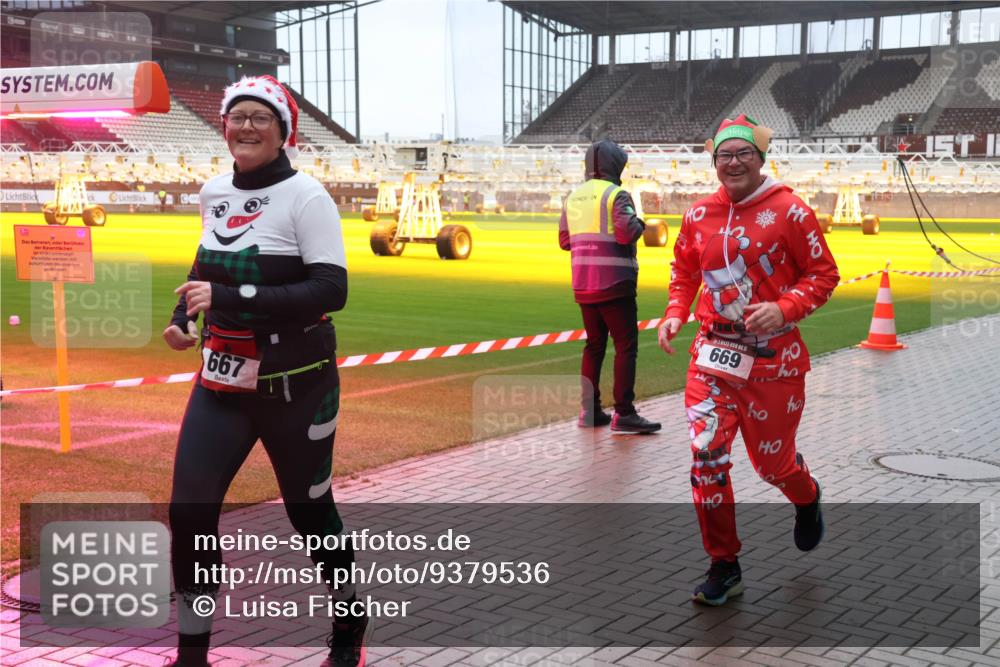 07.12.2025 - St. Pauli X-Mass-Run No. 15 Luisa Fischer http://msf.ph/oto/9379536 07.12.2025 11:11:28 Ziel 667, 15, 669, 29, 48, 122, 411, 660, 667, 669, 697, 698, 745, 777, 787, 788, 812, 815, 817, 832, 841, 909, 1064, 1066, 1145, 1146, 1147, 1380, 1400, 1402, 1518, 1519, 1557, 1565, 1568, 1584, 1619, 1626, 1707, 2258, 2616, 2742, 3124, 3136, 4574, 4801, 4805, 4806, 4810, 4813, 5005, 5006 meine-sportfotos.de