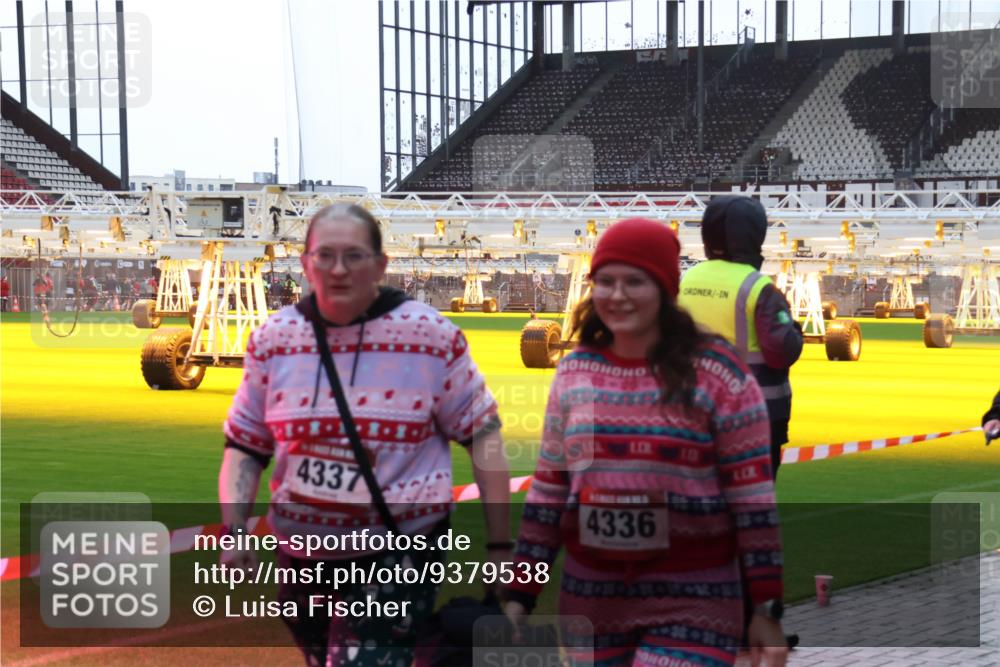 07.12.2025 - St. Pauli X-Mass-Run No. 15 Luisa Fischer http://msf.ph/oto/9379538 07.12.2025 10:35:23 Ziel 4337, 4336, 137, 493, 561, 578, 2353, 2406, 2422, 2857, 2863, 3389, 3390, 4147, 4149, 4276, 4277, 4309, 4310, 4316, 4317, 4336, 4337, 4443, 4772, 4776, 4778, 4779 meine-sportfotos.de