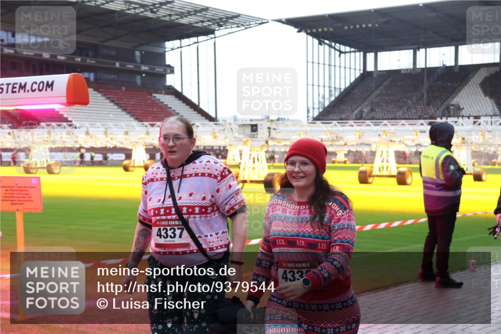 07.12.2025 - St. Pauli X-Mass-Run No. 15 Luisa Fischer http://msf.ph/oto/9379544 07.12.2025 10:35:24 Ziel 000000000, 15, 4337, 15, 433, 137, 493, 561, 578, 2353, 2406, 2422, 2857, 2863, 3389, 3390, 4147, 4149, 4276, 4277, 4309, 4310, 4316, 4317, 4336, 4337, 4443, 4772, 4776, 4778, 4779 meine-sportfotos.de
