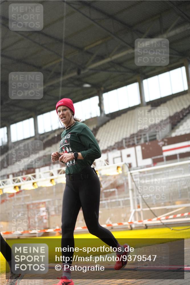 07.12.2025 - St. Pauli X-Mass-Run No. 15 Patografie http://msf.ph/oto/9379547 07.12.2025 10:14:01 Ziel 3243, 4371, 4502, 4526 meine-sportfotos.de