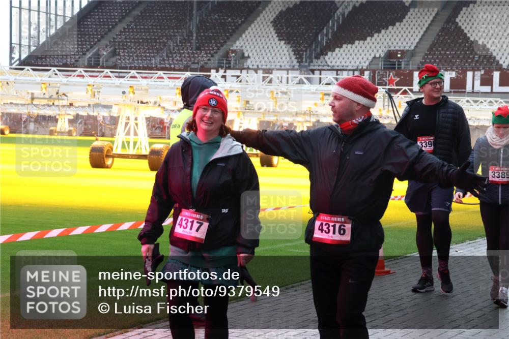 07.12.2025 - St. Pauli X-Mass-Run No. 15 Luisa Fischer http://msf.ph/oto/9379549 07.12.2025 10:35:25 Ziel 15, 4317, 15, 4316, 339, 25, 3389, 137, 493, 561, 578, 2353, 2406, 2422, 2857, 2863, 3389, 3390, 4147, 4149, 4276, 4277, 4309, 4310, 4316, 4317, 4336, 4337, 4443, 4772, 4776, 4778, 4779 meine-sportfotos.de