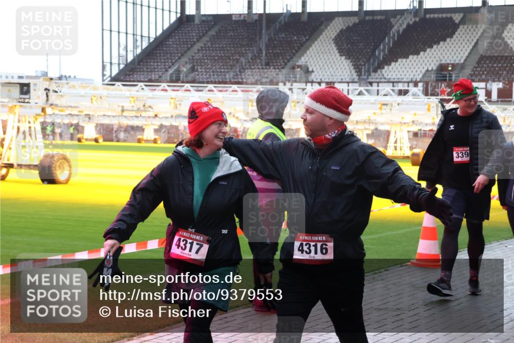 07.12.2025 - St. Pauli X-Mass-Run No. 15 Luisa Fischer http://msf.ph/oto/9379553 07.12.2025 10:35:26 Ziel 15, 4317, 15, 4316, 339, 137, 493, 561, 578, 2353, 2406, 2422, 2857, 2863, 3224, 3389, 3390, 3721, 4147, 4149, 4276, 4277, 4309, 4310, 4316, 4317, 4336, 4337, 4443, 4772, 4776, 4778, 4779 meine-sportfotos.de