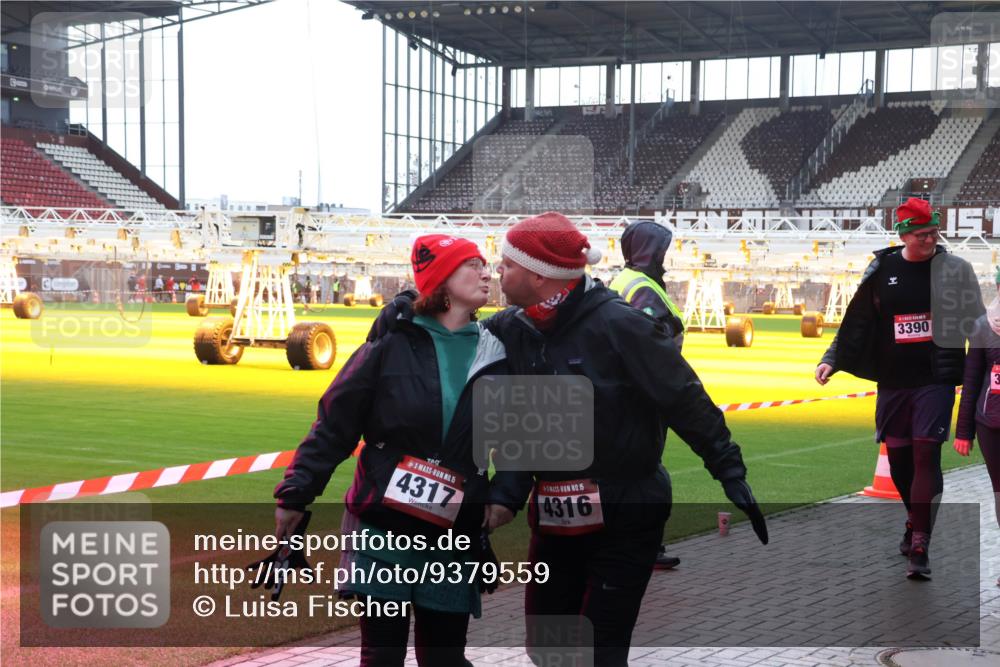 07.12.2025 - St. Pauli X-Mass-Run No. 15 Luisa Fischer http://msf.ph/oto/9379559 07.12.2025 10:35:27 Ziel 15, 4317, 15, 4316, 3390, 137, 493, 561, 578, 2353, 2406, 2422, 2857, 2863, 3224, 3389, 3390, 3721, 4147, 4149, 4276, 4277, 4309, 4310, 4316, 4317, 4336, 4337, 4443, 4772, 4776, 4778, 4779 meine-sportfotos.de