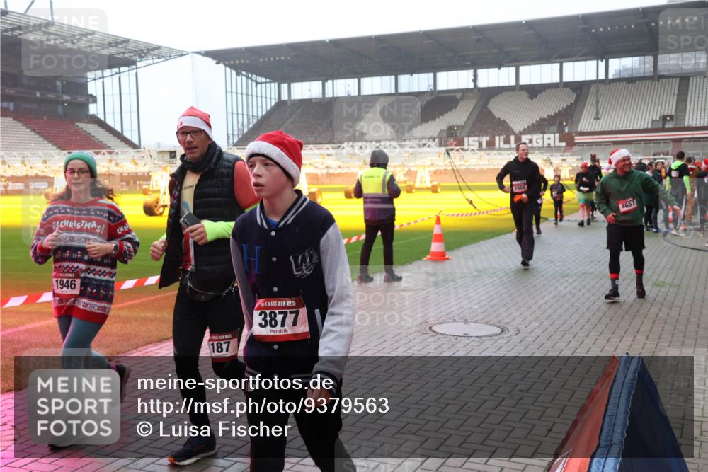 07.12.2025 - St. Pauli X-Mass-Run No. 15 Luisa Fischer http://msf.ph/oto/9379563 07.12.2025 10:06:54 Ziel 1946, 187, 15, 3877, 4657, 34, 127, 148, 150, 180, 187, 468, 562, 805, 893, 967, 969, 1007, 1119, 1369, 1479, 1480, 1788, 1832, 1937, 1946, 2129, 2894, 2968, 3093, 3172, 3196, 3213, 3232, 3330, 3333, 3534, 3535, 3536, 3537, 3812, 3814, 3857, 3859, 3970, 3971, 4235, 4236, 4237, 4246, 4251, 4459, 4657, 4665, 4670, 4672, 4676, 4677, 4735, 4736, 4738, 4739 meine-sportfotos.de