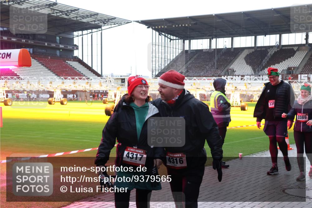 07.12.2025 - St. Pauli X-Mass-Run No. 15 Luisa Fischer http://msf.ph/oto/9379565 07.12.2025 10:35:27 Ziel 15, 4317, 15, 4316, 339, 3389, 137, 493, 561, 578, 2353, 2406, 2422, 2857, 2863, 3224, 3389, 3390, 3721, 4147, 4149, 4276, 4277, 4309, 4310, 4316, 4317, 4336, 4337, 4443, 4772, 4776, 4778, 4779 meine-sportfotos.de