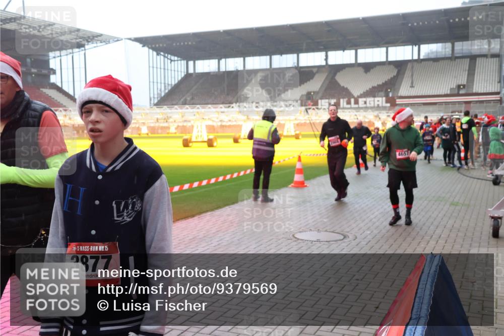 07.12.2025 - St. Pauli X-Mass-Run No. 15 Luisa Fischer http://msf.ph/oto/9379569 07.12.2025 10:06:54 Ziel 18, 15, 3877, 4657, 34, 127, 148, 150, 180, 187, 468, 562, 805, 893, 967, 969, 1007, 1119, 1369, 1479, 1480, 1788, 1832, 1937, 1946, 2129, 2894, 2968, 3093, 3172, 3196, 3213, 3232, 3330, 3333, 3534, 3535, 3536, 3537, 3812, 3814, 3857, 3859, 3970, 3971, 4235, 4236, 4237, 4246, 4251, 4459, 4657, 4665, 4670, 4672, 4676, 4677, 4735, 4736, 4738, 4739 meine-sportfotos.de