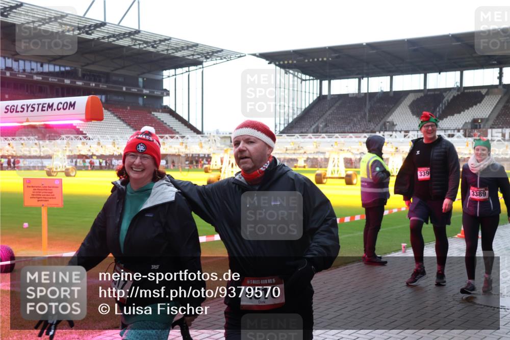 07.12.2025 - St. Pauli X-Mass-Run No. 15 Luisa Fischer http://msf.ph/oto/9379570 07.12.2025 10:35:28 Ziel 4, 1, 5, 1317, 15, 4316, 339, 3389, 137, 493, 561, 578, 2353, 2406, 2422, 2857, 2863, 3224, 3721, 4147, 4149, 4276, 4277, 4309, 4310, 4316, 4317, 4336, 4337, 4443, 4595, 4772, 4776, 4778, 4779 meine-sportfotos.de