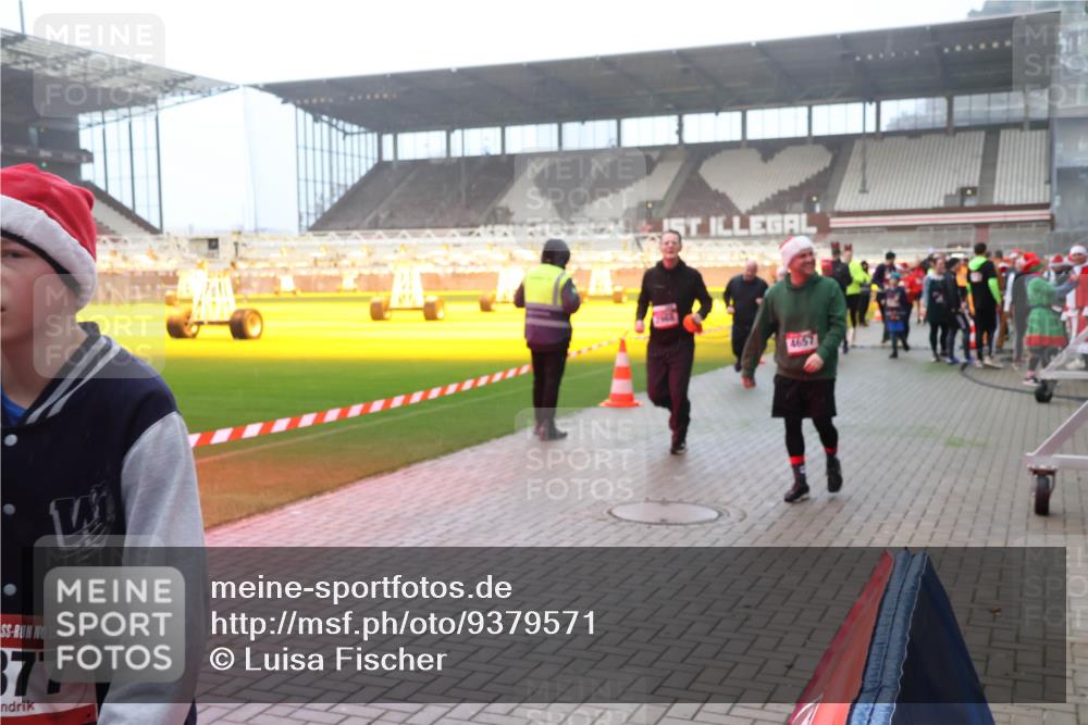 07.12.2025 - St. Pauli X-Mass-Run No. 15 Luisa Fischer http://msf.ph/oto/9379571 07.12.2025 10:06:55 Ziel 15, 377, 4657, 34, 127, 148, 150, 180, 187, 468, 562, 893, 967, 969, 1007, 1119, 1369, 1479, 1480, 1788, 1832, 1937, 1946, 2129, 2894, 2968, 3093, 3172, 3196, 3213, 3232, 3330, 3333, 3534, 3535, 3536, 3537, 3812, 3814, 3859, 3970, 3971, 4235, 4236, 4237, 4246, 4251, 4459, 4657, 4665, 4670, 4672, 4676, 4677, 4735, 4736, 4738, 4739 meine-sportfotos.de