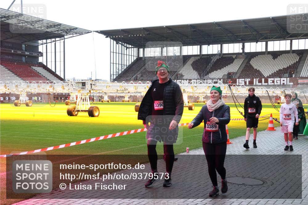 07.12.2025 - St. Pauli X-Mass-Run No. 15 Luisa Fischer http://msf.ph/oto/9379573 07.12.2025 10:35:29 Ziel 3390, 3389, 137, 578, 4309, 137, 493, 561, 578, 2353, 2406, 2422, 2857, 2863, 3224, 3721, 4147, 4149, 4276, 4277, 4309, 4310, 4316, 4317, 4336, 4337, 4443, 4595, 4772, 4776, 4778, 4779 meine-sportfotos.de
