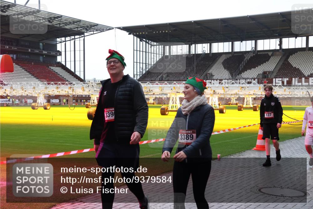 07.12.2025 - St. Pauli X-Mass-Run No. 15 Luisa Fischer http://msf.ph/oto/9379584 07.12.2025 10:35:30 Ziel 339, 3389, 137, 57, 137, 493, 561, 578, 998, 1100, 1365, 2353, 2406, 2422, 2857, 2863, 3224, 3721, 4147, 4149, 4276, 4277, 4309, 4310, 4316, 4317, 4336, 4337, 4443, 4595, 4772, 4776, 4778, 4779 meine-sportfotos.de