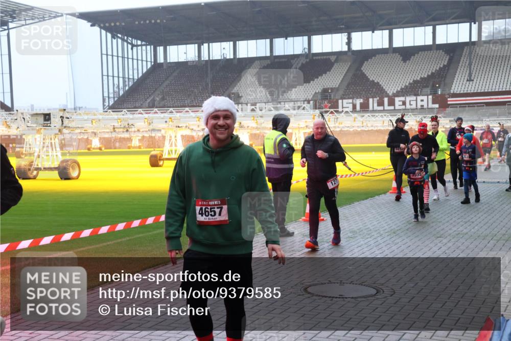 07.12.2025 - St. Pauli X-Mass-Run No. 15 Luisa Fischer http://msf.ph/oto/9379585 07.12.2025 10:06:57 Ziel 15, 4657, 127, 3215, 34, 127, 148, 150, 180, 187, 468, 562, 867, 893, 967, 969, 1007, 1119, 1369, 1479, 1480, 1788, 1832, 1937, 1946, 2129, 2894, 2968, 3093, 3189, 3196, 3213, 3232, 3330, 3333, 3534, 3535, 3536, 3537, 3970, 3971, 4246, 4251, 4459, 4657, 4665, 4670, 4672, 4676, 4677, 4735, 4736, 4738, 4739 meine-sportfotos.de