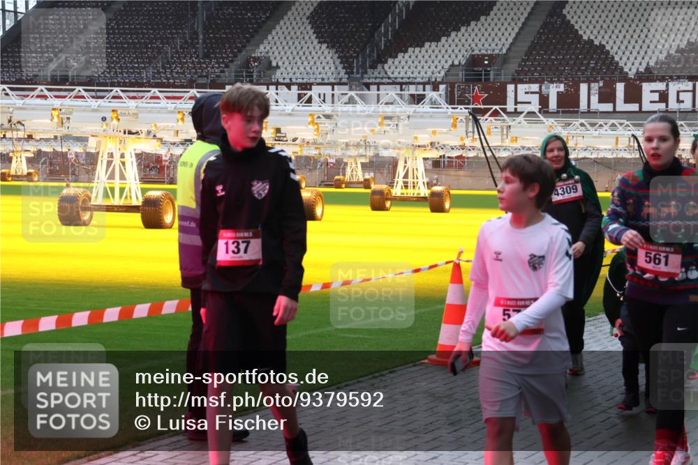 07.12.2025 - St. Pauli X-Mass-Run No. 15 Luisa Fischer http://msf.ph/oto/9379592 07.12.2025 10:35:33 Ziel 137, 57, 4309, 561, 137, 493, 561, 578, 998, 1100, 1365, 2353, 2406, 2422, 2857, 2863, 3224, 3721, 4147, 4149, 4276, 4277, 4309, 4310, 4443, 4595, 4772, 4776, 4778, 4779 meine-sportfotos.de