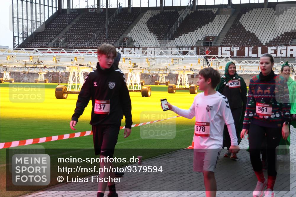 07.12.2025 - St. Pauli X-Mass-Run No. 15 Luisa Fischer http://msf.ph/oto/9379594 07.12.2025 10:35:33 Ziel 137, 578, 4309, 561, 137, 493, 561, 578, 998, 1100, 1365, 2353, 2406, 2422, 2857, 2863, 3224, 3721, 4147, 4149, 4276, 4277, 4309, 4310, 4443, 4595, 4772, 4776, 4778, 4779 meine-sportfotos.de