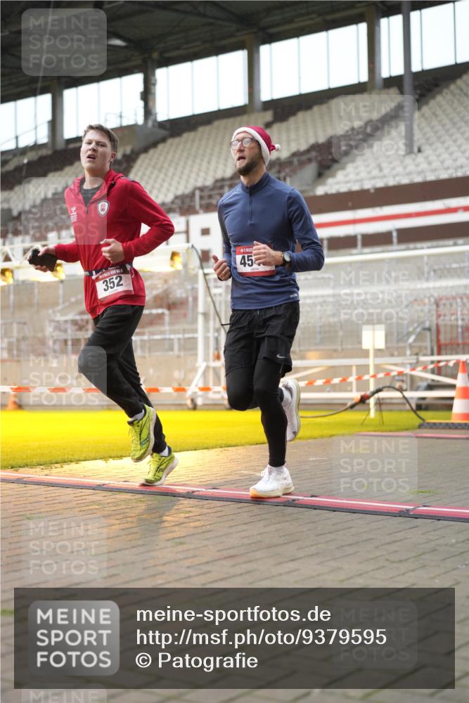 07.12.2025 - St. Pauli X-Mass-Run No. 15 Patografie http://msf.ph/oto/9379595 07.12.2025 10:14:14 Ziel 174, 352, 3243, 4489, 4502, 4526, 4545 meine-sportfotos.de