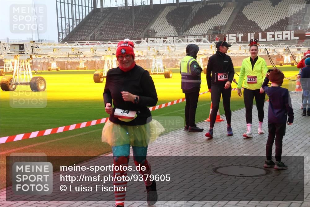 07.12.2025 - St. Pauli X-Mass-Run No. 15 Luisa Fischer http://msf.ph/oto/9379605 07.12.2025 10:07:02 Ziel 34, 3213, 3232, 34, 127, 150, 187, 217, 366, 562, 867, 893, 967, 969, 972, 975, 1007, 1103, 1119, 1369, 1479, 1480, 1505, 1735, 1736, 1832, 1937, 1946, 2129, 3189, 3213, 3232, 3330, 3333, 3534, 3535, 3536, 3537, 3970, 3971, 4459, 4657, 4665, 4670, 4672, 4676, 4677, 4735, 4736, 4738, 4739 meine-sportfotos.de