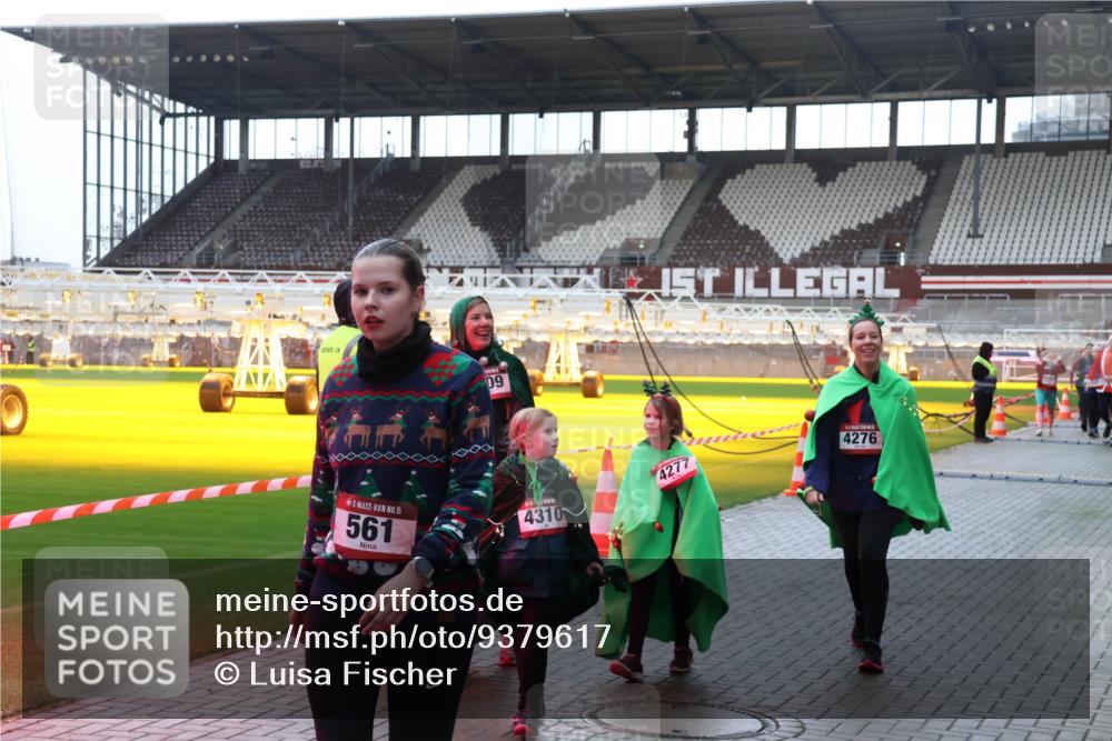 07.12.2025 - St. Pauli X-Mass-Run No. 15 Luisa Fischer http://msf.ph/oto/9379617 07.12.2025 10:35:36 Ziel 09, 4277, 15, 561, 4310, 4276, 493, 561, 998, 1100, 1365, 2353, 2406, 2422, 2857, 2863, 3224, 3721, 4147, 4149, 4276, 4277, 4309, 4310, 4443, 4595, 4772, 4776, 4778, 4779 meine-sportfotos.de