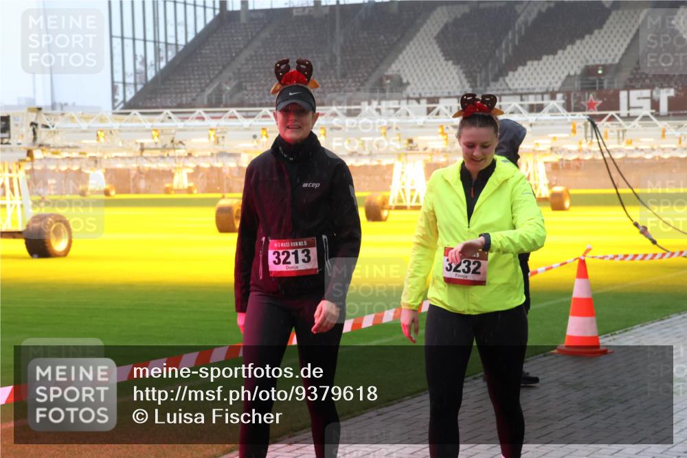 07.12.2025 - St. Pauli X-Mass-Run No. 15 Luisa Fischer http://msf.ph/oto/9379618 07.12.2025 10:07:05 Ziel 15, 3213, 415, 3232, 34, 127, 150, 187, 217, 366, 562, 867, 893, 972, 975, 1007, 1103, 1119, 1369, 1479, 1480, 1505, 1735, 1736, 1832, 1937, 1946, 2129, 3189, 3213, 3232, 3330, 3333, 3534, 3535, 3536, 3537, 3970, 3971, 4459, 4657, 4665, 4670, 4672, 4676, 4677, 4735, 4736, 4738, 4739 meine-sportfotos.de