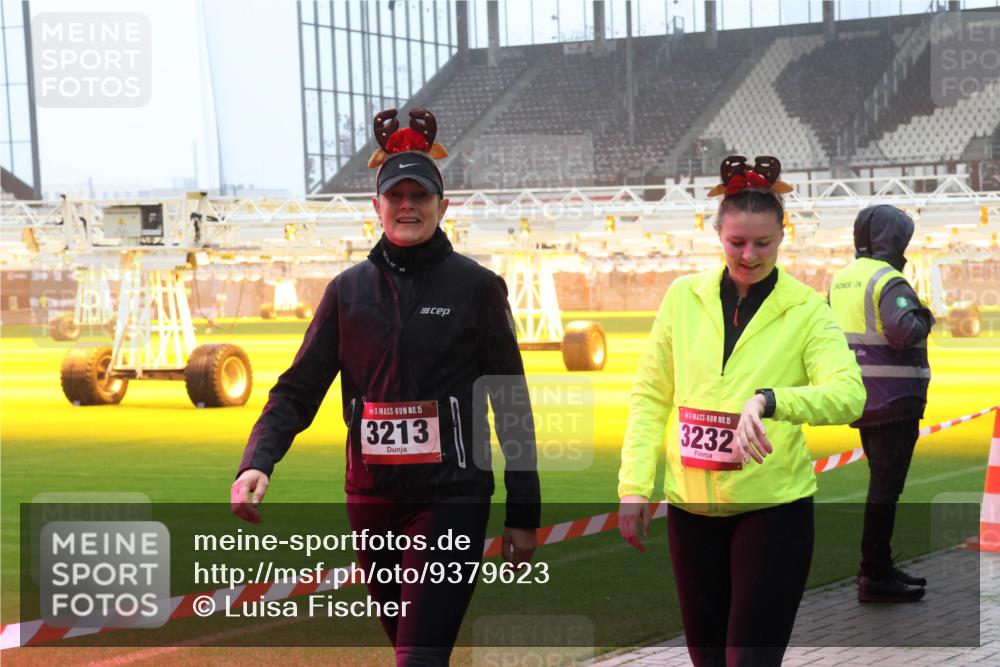 07.12.2025 - St. Pauli X-Mass-Run No. 15 Luisa Fischer http://msf.ph/oto/9379623 07.12.2025 10:07:06 Ziel 15, 3213, 15, 3232, 34, 150, 187, 217, 366, 562, 867, 893, 972, 975, 1007, 1103, 1119, 1369, 1479, 1480, 1505, 1735, 1736, 1832, 1937, 1946, 2129, 3189, 3213, 3232, 3330, 3333, 3534, 3535, 3536, 3537, 3970, 3971, 4354, 4459, 4657, 4665, 4670, 4672, 4676, 4677, 4735, 4736, 4738, 4739 meine-sportfotos.de