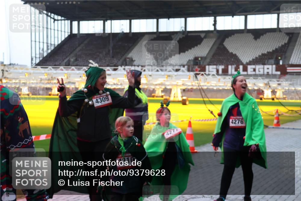 07.12.2025 - St. Pauli X-Mass-Run No. 15 Luisa Fischer http://msf.ph/oto/9379628 07.12.2025 10:35:37 Ziel 4309, 4310, 4277, 4276, 493, 561, 998, 1100, 1365, 2353, 2406, 2422, 2857, 2863, 3224, 3721, 4147, 4149, 4276, 4277, 4309, 4310, 4443, 4595, 4772, 4776, 4778, 4779 meine-sportfotos.de