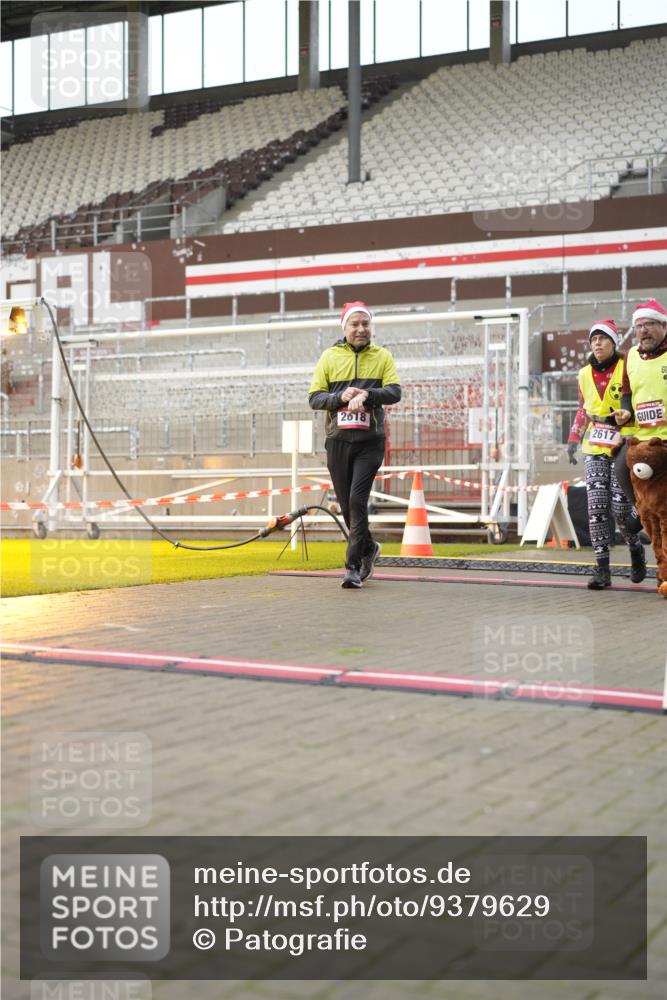 07.12.2025 - St. Pauli X-Mass-Run No. 15 Patografie http://msf.ph/oto/9379629 07.12.2025 10:14:24 Ziel 174, 352, 1158, 2564, 2617, 2618, 2864, 4489, 4508, 4545 meine-sportfotos.de