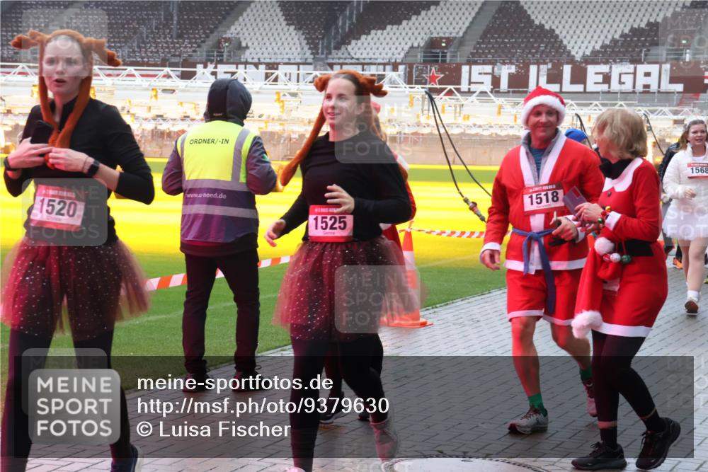 07.12.2025 - St. Pauli X-Mass-Run No. 15 Luisa Fischer http://msf.ph/oto/9379630 07.12.2025 11:11:50 Ziel 1520, 1518, 1525, 1568, 48, 171, 182, 190, 411, 660, 667, 669, 689, 690, 697, 698, 777, 787, 788, 812, 815, 817, 832, 841, 909, 1145, 1146, 1147, 1309, 1321, 1518, 1519, 1557, 1565, 1568, 1589, 1619, 1707, 1711, 1714, 1767, 1770, 2258, 2742, 4801, 4805, 4806, 4810, 4813, 5005, 5006 meine-sportfotos.de