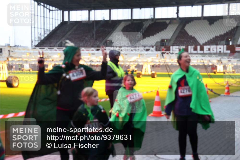 07.12.2025 - St. Pauli X-Mass-Run No. 15 Luisa Fischer http://msf.ph/oto/9379631 07.12.2025 10:35:37 Ziel 4309, 4316, 4274, 4276, 493, 561, 998, 1100, 1365, 2353, 2406, 2422, 2857, 2863, 3224, 3721, 4147, 4149, 4276, 4277, 4309, 4310, 4443, 4595, 4772, 4776, 4778, 4779 meine-sportfotos.de