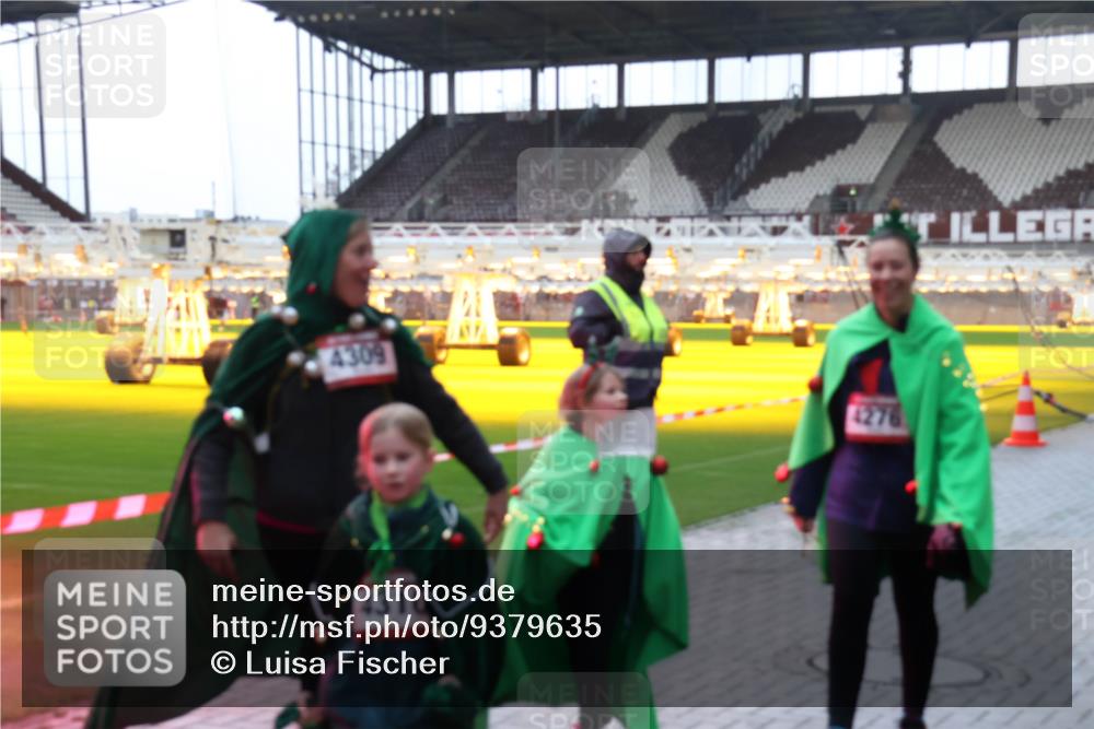 07.12.2025 - St. Pauli X-Mass-Run No. 15 Luisa Fischer http://msf.ph/oto/9379635 07.12.2025 10:35:38 Ziel 4309, 4276, 4310, 493, 561, 998, 1100, 1365, 2353, 2406, 2422, 2857, 2863, 3224, 3721, 4147, 4149, 4276, 4277, 4309, 4310, 4443, 4595, 4772, 4776, 4778, 4779 meine-sportfotos.de