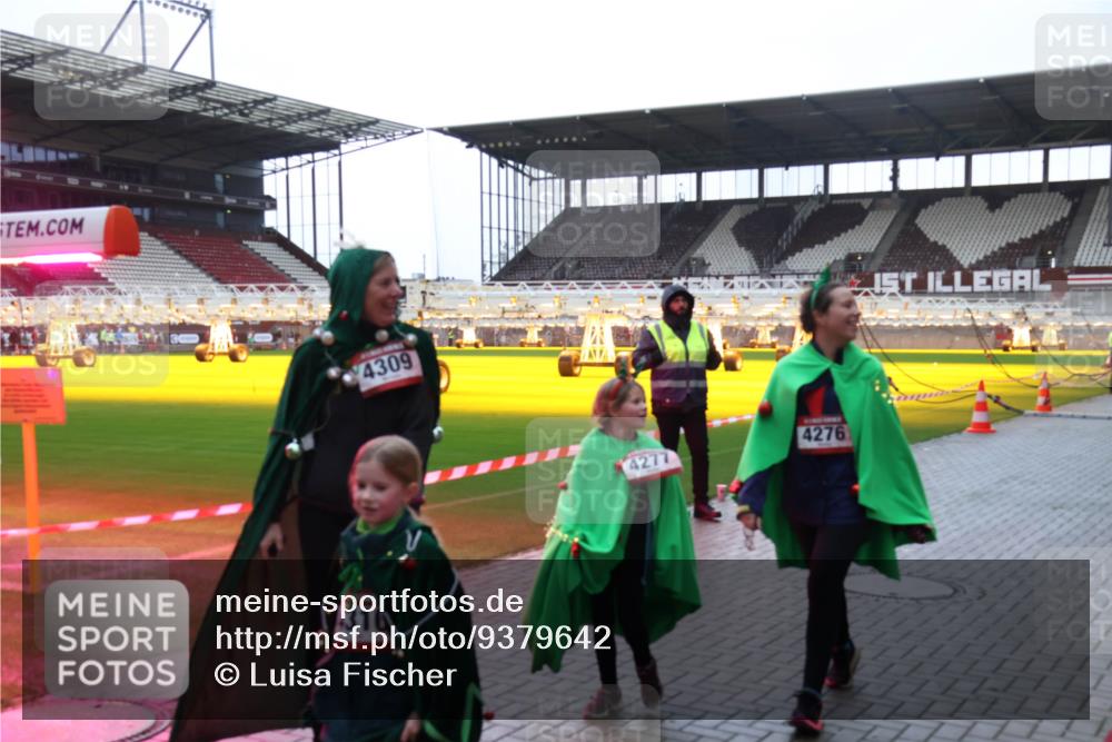 07.12.2025 - St. Pauli X-Mass-Run No. 15 Luisa Fischer http://msf.ph/oto/9379642 07.12.2025 10:35:39 Ziel 4309, 310, 4277, 4276, 493, 561, 998, 1100, 1365, 2353, 2406, 2422, 2857, 2863, 3224, 3721, 4147, 4149, 4276, 4277, 4309, 4310, 4443, 4595, 4772, 4776, 4778, 4779 meine-sportfotos.de