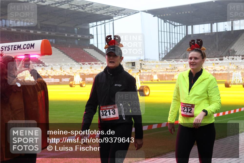 07.12.2025 - St. Pauli X-Mass-Run No. 15 Luisa Fischer http://msf.ph/oto/9379643 07.12.2025 10:07:07 Ziel 15, 3213, 15, 3232, 34, 150, 187, 217, 366, 562, 867, 893, 972, 975, 1007, 1103, 1119, 1369, 1479, 1480, 1505, 1735, 1736, 1832, 1937, 1946, 2129, 3189, 3213, 3232, 3330, 3333, 3534, 3535, 3536, 3537, 3970, 3971, 4354, 4459, 4657, 4665, 4672, 4677, 4735, 4736, 4738, 4739 meine-sportfotos.de