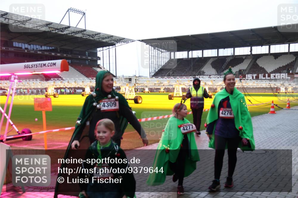 07.12.2025 - St. Pauli X-Mass-Run No. 15 Luisa Fischer http://msf.ph/oto/9379644 07.12.2025 10:35:39 Ziel 4309, 4310, 4277, 4276, 493, 561, 998, 1100, 1365, 2353, 2406, 2422, 2857, 2863, 3224, 3721, 4147, 4149, 4276, 4277, 4309, 4310, 4443, 4595, 4772, 4776, 4778, 4779 meine-sportfotos.de