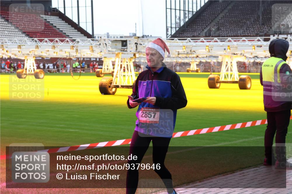 07.12.2025 - St. Pauli X-Mass-Run No. 15 Luisa Fischer http://msf.ph/oto/9379646 07.12.2025 10:35:50 Ziel 15, 2857, 561, 998, 1100, 1365, 1822, 2353, 2406, 2422, 2857, 2863, 3224, 3721, 4147, 4149, 4443, 4595, 4772, 4776, 4778, 4779 meine-sportfotos.de