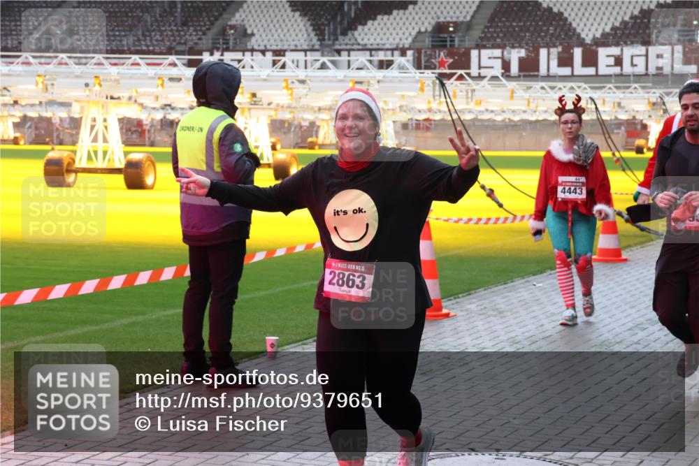 07.12.2025 - St. Pauli X-Mass-Run No. 15 Luisa Fischer http://msf.ph/oto/9379651 07.12.2025 10:35:51 Ziel 4443, 4443, 15, 2863, 561, 998, 1100, 1365, 1822, 2353, 2406, 2422, 2857, 2863, 3224, 3721, 4147, 4149, 4443, 4595, 4772, 4776, 4778, 4779 meine-sportfotos.de