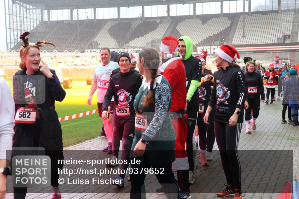 07.12.2025 - St. Pauli X-Mass-Run No. 15 Luisa Fischer http://msf.ph/oto/9379652 07.12.2025 10:07:20 Ziel 4, 150, 15, 562, 4555, 4559, 1333, 50, 3970, 4236, 150, 217, 366, 421, 562, 792, 867, 972, 975, 1007, 1103, 1479, 1480, 1505, 1572, 1735, 1736, 2129, 2983, 3189, 3213, 3232, 3330, 3333, 3414, 3534, 3535, 3536, 3537, 3945, 3970, 3971, 4354, 4459, 4735, 4738 meine-sportfotos.de