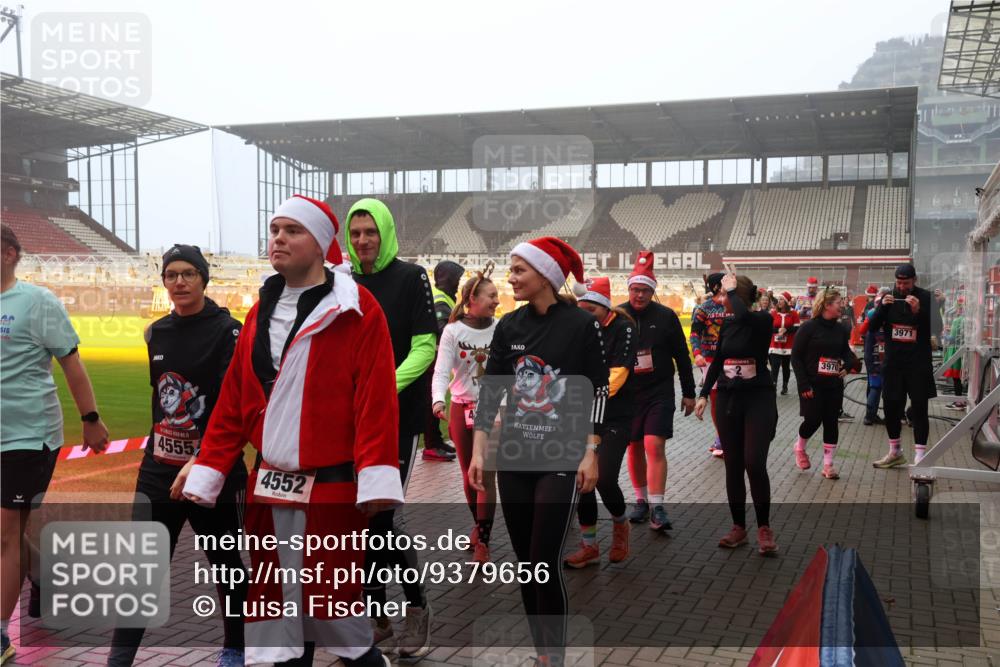 07.12.2025 - St. Pauli X-Mass-Run No. 15 Luisa Fischer http://msf.ph/oto/9379656 07.12.2025 10:07:23 Ziel 20, 4555, 4552, 3970, 3971, 150, 217, 366, 421, 562, 792, 867, 972, 975, 1007, 1103, 1505, 1572, 1735, 1736, 2129, 2983, 3189, 3213, 3232, 3330, 3333, 3414, 3945, 3970, 3971, 4354, 4459, 4735, 4738 meine-sportfotos.de
