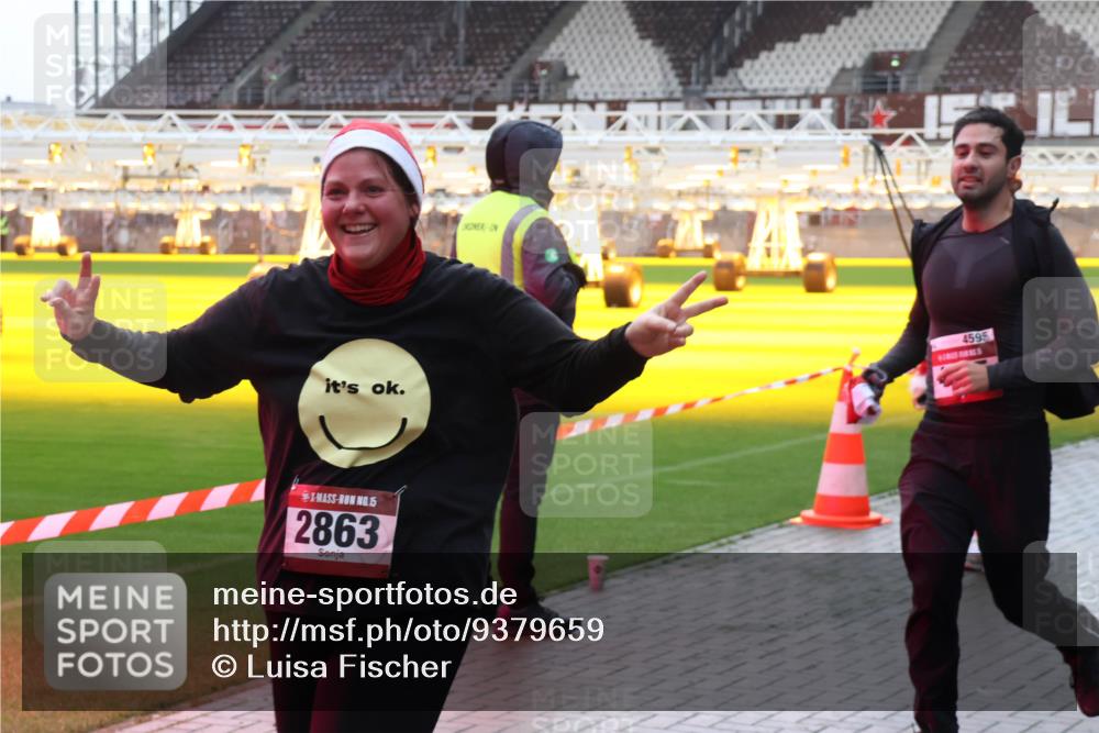 07.12.2025 - St. Pauli X-Mass-Run No. 15 Luisa Fischer http://msf.ph/oto/9379659 07.12.2025 10:35:52 Ziel 15, 2863, 4595, 561, 998, 1100, 1365, 1822, 2353, 2406, 2422, 2857, 2863, 3224, 3721, 4034, 4147, 4149, 4443, 4595, 4772, 4776, 4778, 4779 meine-sportfotos.de