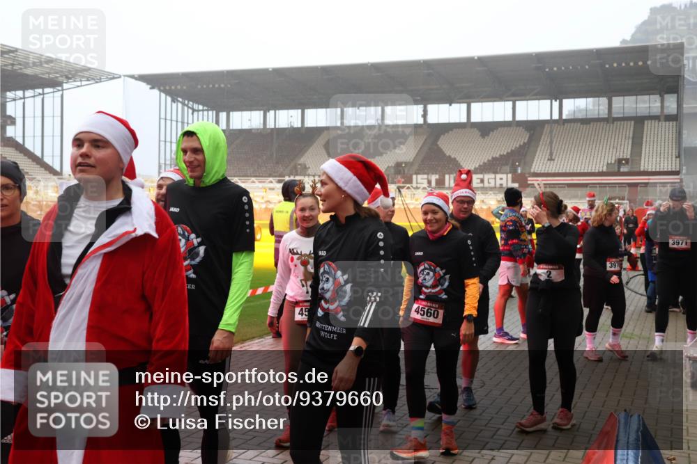 07.12.2025 - St. Pauli X-Mass-Run No. 15 Luisa Fischer http://msf.ph/oto/9379660 07.12.2025 10:07:24 Ziel 4552, 45, 4560, 3970, 3971, 150, 217, 366, 421, 562, 792, 867, 972, 975, 1007, 1103, 1505, 1572, 1735, 1736, 2129, 2983, 3189, 3330, 3333, 3414, 3945, 3970, 3971, 4354, 4459, 4735, 4738 meine-sportfotos.de
