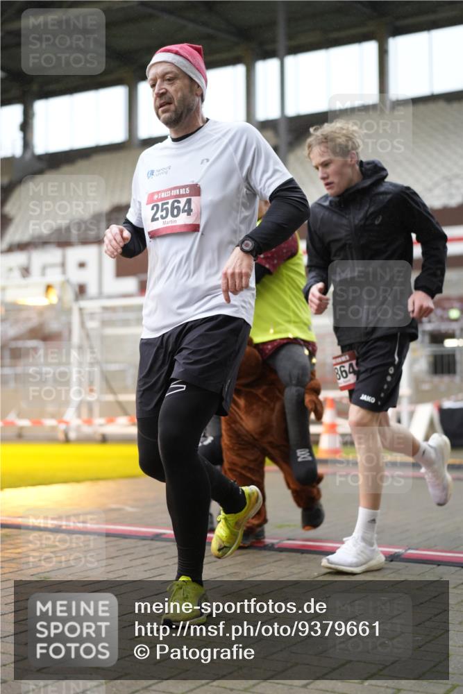 07.12.2025 - St. Pauli X-Mass-Run No. 15 Patografie http://msf.ph/oto/9379661 07.12.2025 10:14:27 Ziel 352, 1158, 2564, 2617, 2618, 2864, 4489, 4508, 4545 meine-sportfotos.de