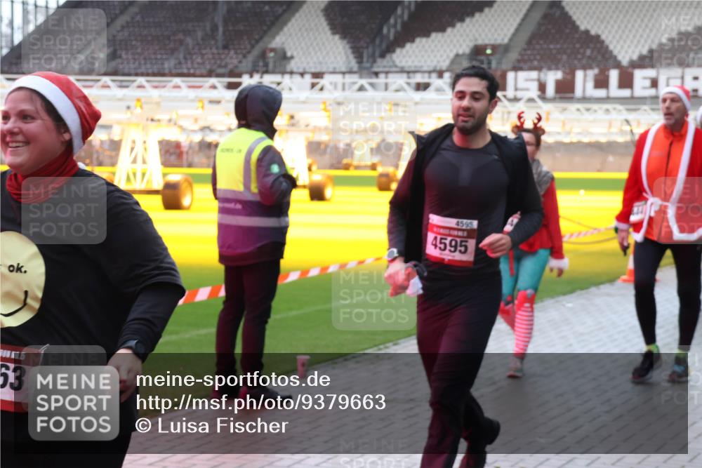 07.12.2025 - St. Pauli X-Mass-Run No. 15 Luisa Fischer http://msf.ph/oto/9379663 07.12.2025 10:35:53 Ziel 5, 63, 4595, 4595, 561, 998, 1100, 1365, 1822, 2353, 2406, 2422, 2857, 2863, 3224, 3721, 4034, 4147, 4149, 4443, 4595, 4772, 4776, 4778, 4779 meine-sportfotos.de