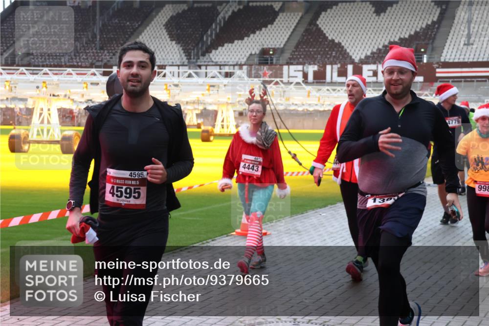 07.12.2025 - St. Pauli X-Mass-Run No. 15 Luisa Fischer http://msf.ph/oto/9379665 07.12.2025 10:35:53 Ziel 4595, 15, 4595, 4463, 4443, 4779, 139, 998, 561, 998, 1100, 1365, 1822, 2353, 2406, 2422, 2857, 2863, 3224, 3721, 4034, 4147, 4149, 4443, 4595, 4772, 4776, 4778, 4779 meine-sportfotos.de