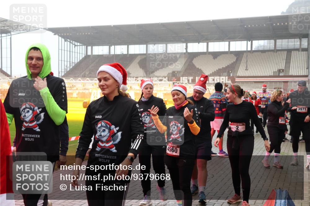 07.12.2025 - St. Pauli X-Mass-Run No. 15 Luisa Fischer http://msf.ph/oto/9379668 07.12.2025 10:07:24 Ziel 4560, 397, 3971, 150, 217, 366, 421, 562, 792, 867, 972, 975, 1007, 1103, 1505, 1572, 1735, 1736, 2129, 2983, 3189, 3330, 3333, 3414, 3945, 3970, 3971, 4354, 4459, 4735, 4738 meine-sportfotos.de