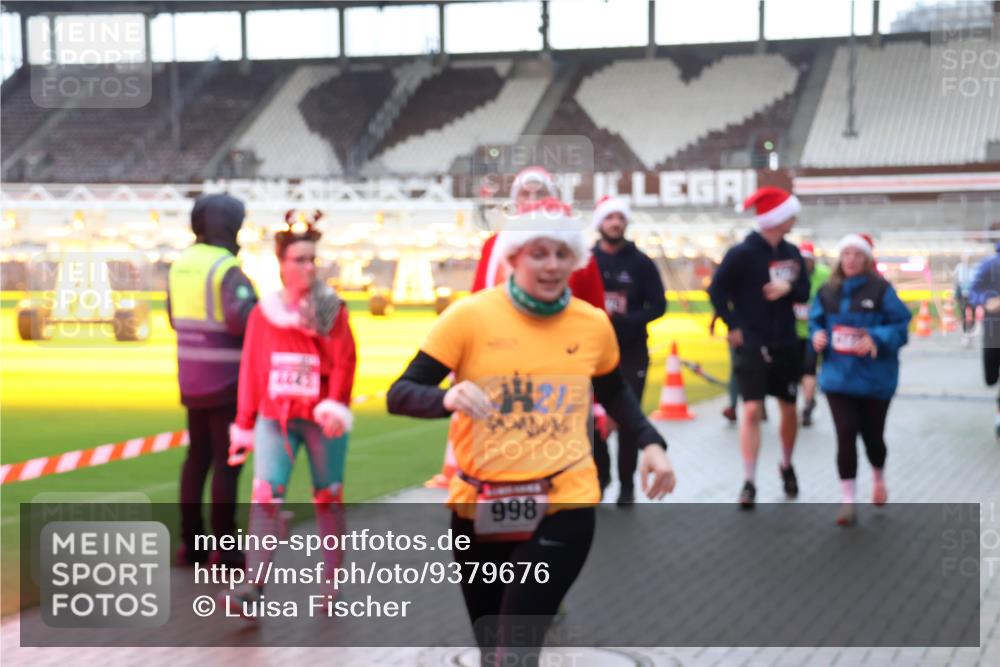 07.12.2025 - St. Pauli X-Mass-Run No. 15 Luisa Fischer http://msf.ph/oto/9379676 07.12.2025 10:35:55 Ziel 2643, 998, 561, 998, 1100, 1365, 1822, 2353, 2406, 2422, 2489, 2857, 2863, 3224, 3721, 4034, 4147, 4149, 4443, 4595, 4772, 4776, 4778, 4779 meine-sportfotos.de