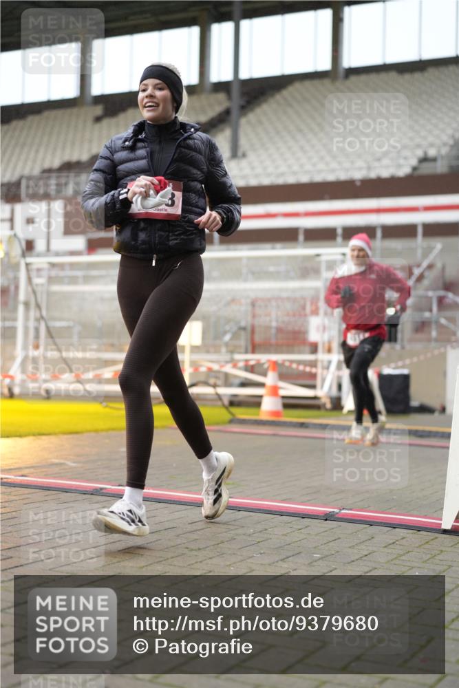 07.12.2025 - St. Pauli X-Mass-Run No. 15 Patografie http://msf.ph/oto/9379680 07.12.2025 10:14:29 Ziel 352, 1158, 2564, 2617, 2618, 2864, 3565, 4508, 4545 meine-sportfotos.de
