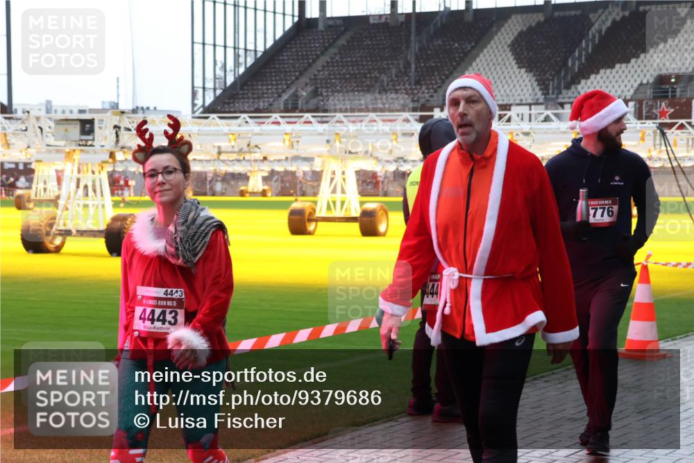 07.12.2025 - St. Pauli X-Mass-Run No. 15 Luisa Fischer http://msf.ph/oto/9379686 07.12.2025 10:35:56 Ziel 4443, 15, 4443, 444, 776, 561, 998, 1100, 1365, 1822, 2353, 2406, 2422, 2489, 2857, 2863, 3224, 3721, 4034, 4147, 4149, 4443, 4595, 4772, 4776, 4778, 4779 meine-sportfotos.de