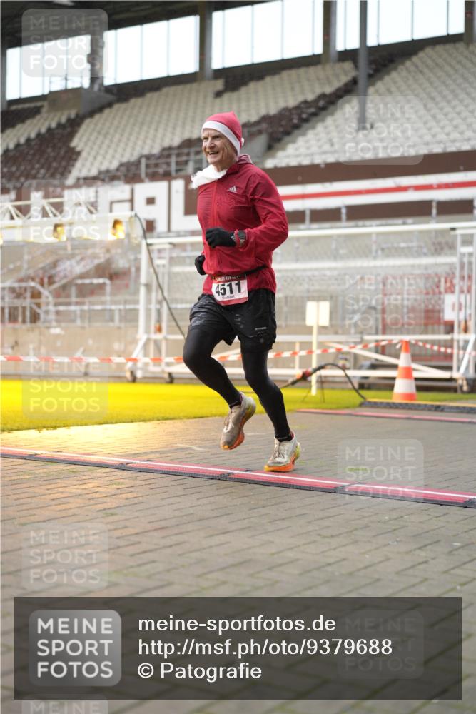 07.12.2025 - St. Pauli X-Mass-Run No. 15 Patografie http://msf.ph/oto/9379688 07.12.2025 10:14:30 Ziel 1158, 2564, 2617, 2618, 2864, 3565, 4508 meine-sportfotos.de