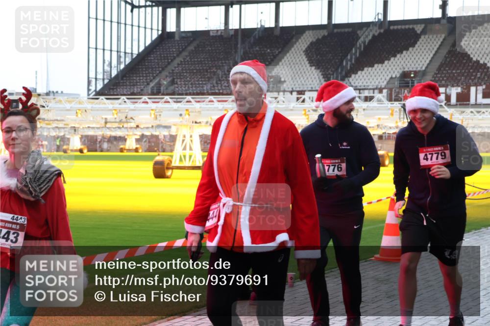 07.12.2025 - St. Pauli X-Mass-Run No. 15 Luisa Fischer http://msf.ph/oto/9379691 07.12.2025 10:35:57 Ziel 4443, 15, 43, 776, 4779, 998, 1100, 1365, 1822, 2353, 2406, 2422, 2489, 2857, 2863, 3224, 3721, 4034, 4147, 4149, 4443, 4595, 4772, 4776, 4778, 4779 meine-sportfotos.de
